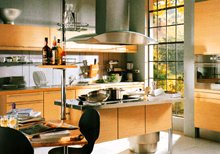 Revija KUHINJE in JEDILNICE (slika str. 9)