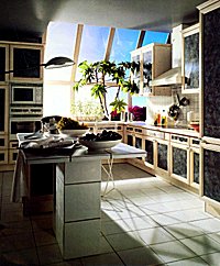 Revija KUHINJE in JEDILNICE (slika str. 16)